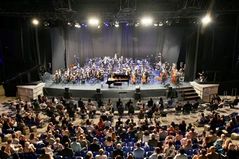  Navid Negahban'ın İstanbul Konseri:  Bir Akşamı Unutulmaz Hale Getirecek Büyülü Bir Yolculuk!